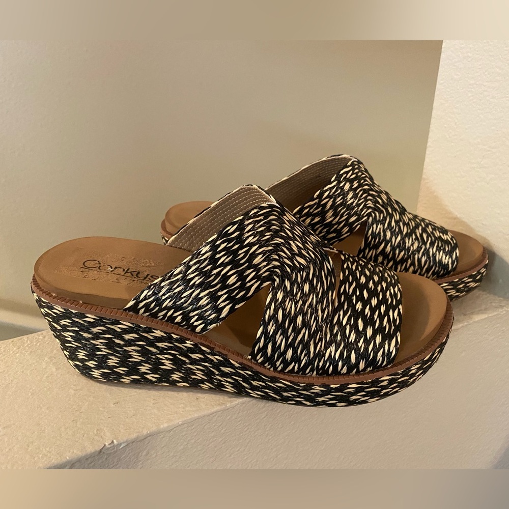 Corkys Golden Hour Black and Tan Women’s Slip On Sandals. Size 8. NWOT. - Picture 2 of 7